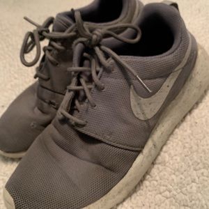 Nike grey roshe